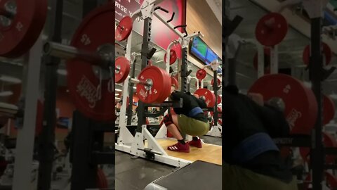 Belt, knee sleeves and weightlifting shoes