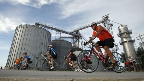 Cyclists Cross Iowa In The 49th Annual RAGBRAI Experience