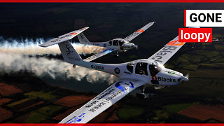 Watch two gliders perform two loop-de-loops