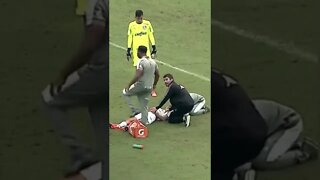 JOGADOR DO PALMEIRAS DESMAIA APÓS DISPUTA DE BOLA.😱😱😱