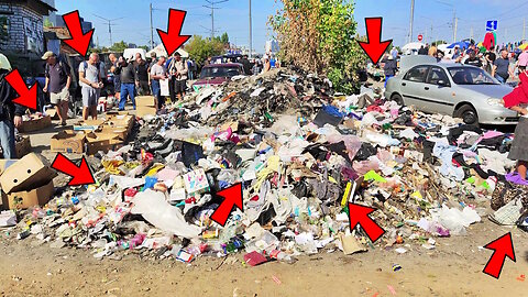 The flea market is located around a big pile of garbage. What they don't sell, they throw away.