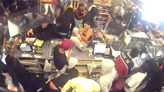Los Angeles 7-Eleven looted by 'flash mob'