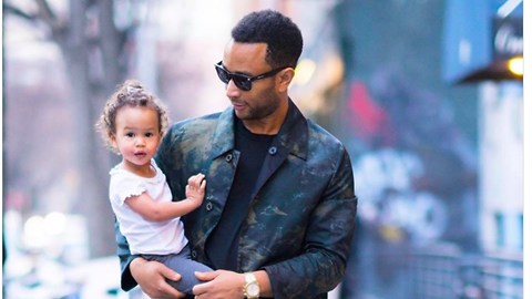 When This Picture Caused a Woman to Daddy-Shame John Legend, Chrissy Teigen Had the Perfect Response