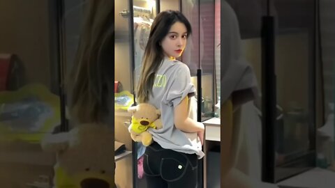 Super Sexy Chinese Girl Caught Taking Off Her Top