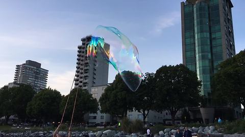 This Bubble Artist Dazzles The Crowd With Massive Floating Bubbles