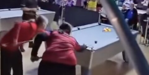 Female pool player Lynne Pinches forfeits final against transgender opponent