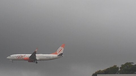 Boeing 737-800 PR-GGP vindo de Brasília e Airbus A321 PT-XPD vindo de Fortaleza