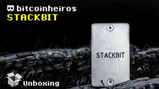 Stackbit - Unboxing da carteira de metal fabricada no Brasil