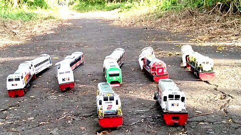 Search and Find Toys Drama! Lots of Locomotives Found