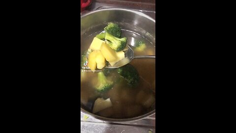 Potatoes 🥔 with broccoli 🥦 and some lemon 🍋 🤤🤙