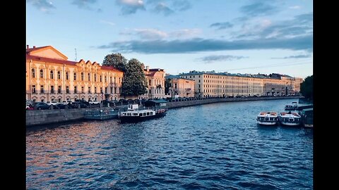 На борту #Smartavia теперь можно заказать экскурсию по Санкт-Петербургу 💜