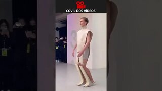 o desfile de moda mais bizarro do mundo