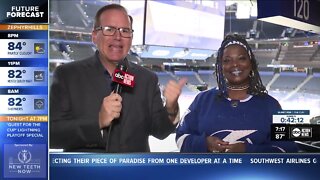 Lightning national anthem singer cheers on bolts