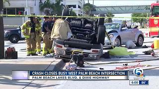 Crash closes busy intersection in West Palm Beach