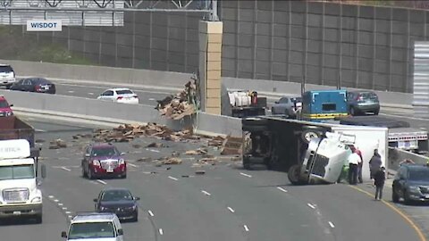Semi carrying cardboard tips over on I-43, leading to traffic delays