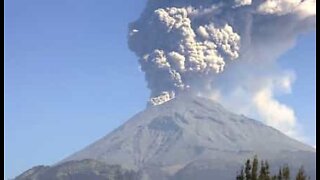 Vulcão Popocatépetl entra em erupção no México