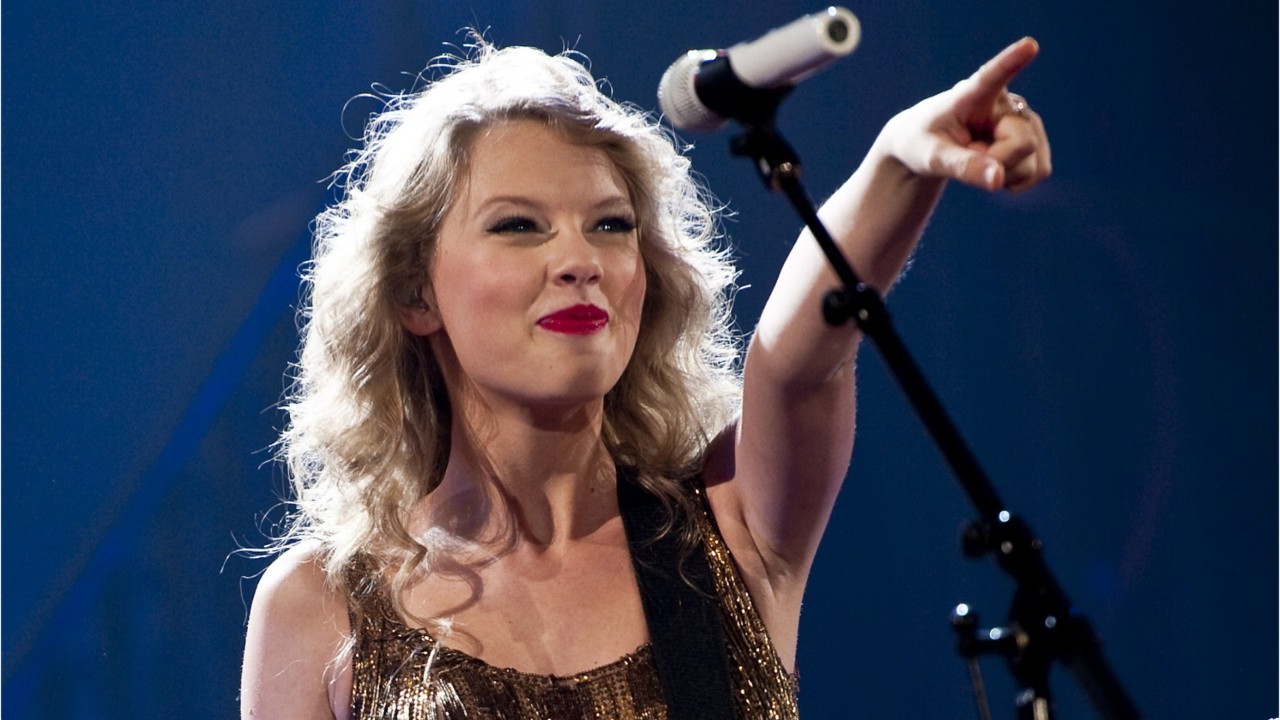 Taylor Swift Breaks Michael Jackson's Record At AMAs