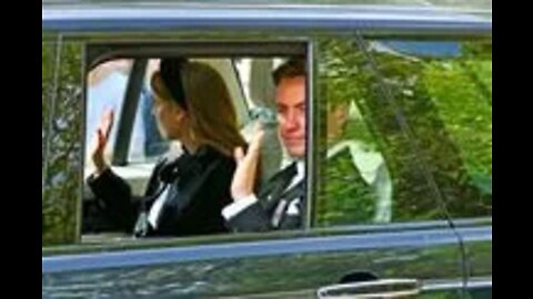 Pensive Princess Beatrice and Edoardo wave to crowd as Queen Elizabeth II's coffin departs