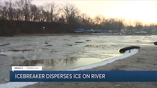 Icebreak disperses ice on Vermilion River