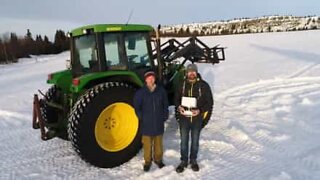 Agricultor norueguês deixa mensagem de Natal na neve