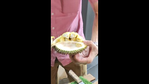 How to open a Durian