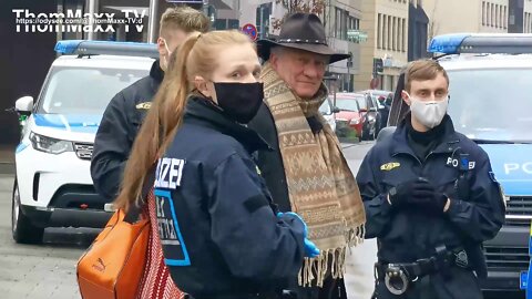 Neue Beweisbilder: Polizei nötigte Karl Hilz & ThomMaxx TV - Demo Nürnberg 3.1.21 (1)