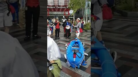 sailor singing in Almere central station