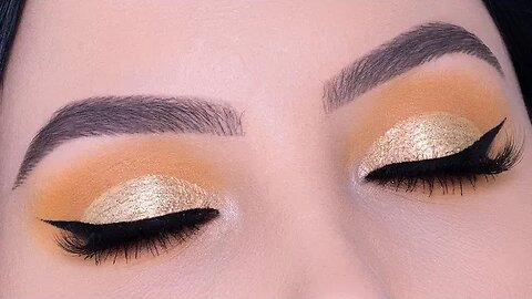 Golden Glitter Eye Makeup Look for The Holidays