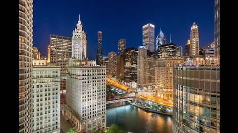 Stunning Contemporary Condominium Luxury Home On The Magnificent Mile