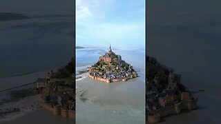 Mont Saint-Michel (Mont Saint-Michel) is a famous fortress island located in Lower Normandy...