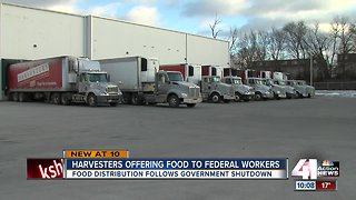 Harvesters giving food to federal employees
