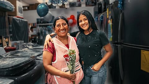 THIS is HOW you surprise a mother for MOTHER's DAY in Ecuador | @AKRAMADINAS
