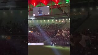 Marcelo sendo recebido pela torcida tricolor no Maracanã