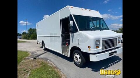 2014 - 20' Ford Utilimaster P30 Step Van | Used Delivery Truck with Lift Gate for Sale in Indiana