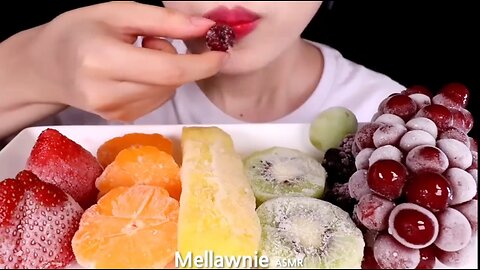 ASMR FROZEN FRUITS .EATING SOUNDS.😋😋Funny/funny/Cut0e/cute/animals/animal