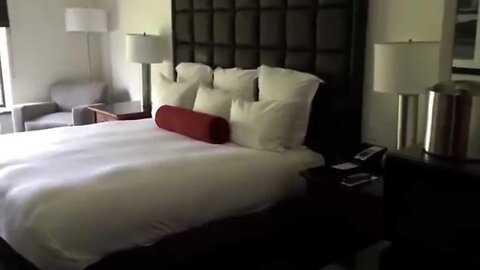 Inn on Woodlake resort extended room with king bed in Kohler Wisconsin