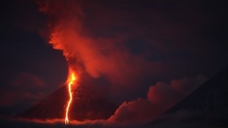 Stunning Time Lapse Of Powerful Volcanic Eruption In Russia