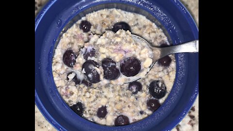 Delicious, Healthy and Easy to Make Blueberry Overnight Oats