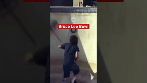 Sweeping Bruce Lee Bowl #poolskating #poolskateboarding #skateboarding #bowlskating #emptypool