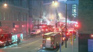 Fire damages downtown Milwaukee building Sunday morning