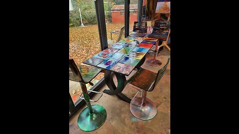 Q&A Art table and stools