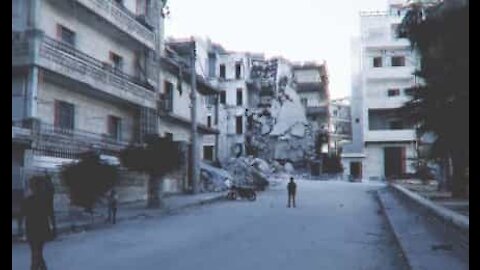 A destruição da cidade síria Idlib filmada em Hyperlapse