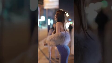 Cute girl street shooting show look at fashion in trendy kuaishou short tiktok