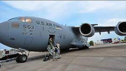 Avion estadounidense C-17A entregando carga militar a Israel