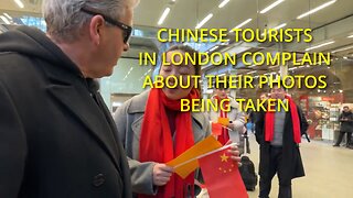 Pianist in a public place being challenged by Chinese tourists - Central London train station
