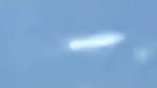 very bright UFO flyby