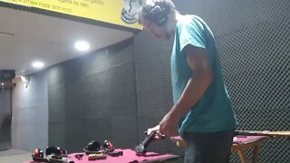 Visada com Pistola de cabeça pra baixo ? Legal não sabia e vc ?