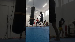 Kick and punch the Bag (6)