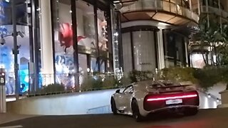 Arab 1500 HP Bugatti Chiron sets off car alarms with the brutal W16 quad turbo engine! Brutal sound