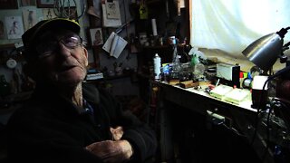 EEVblog #874 - World's Oldest Electronics Hobbyist!